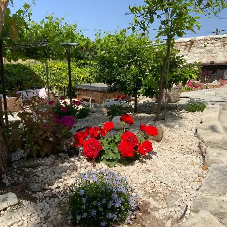 Georgios Retreat. Quaint Stone House. Holiday home *